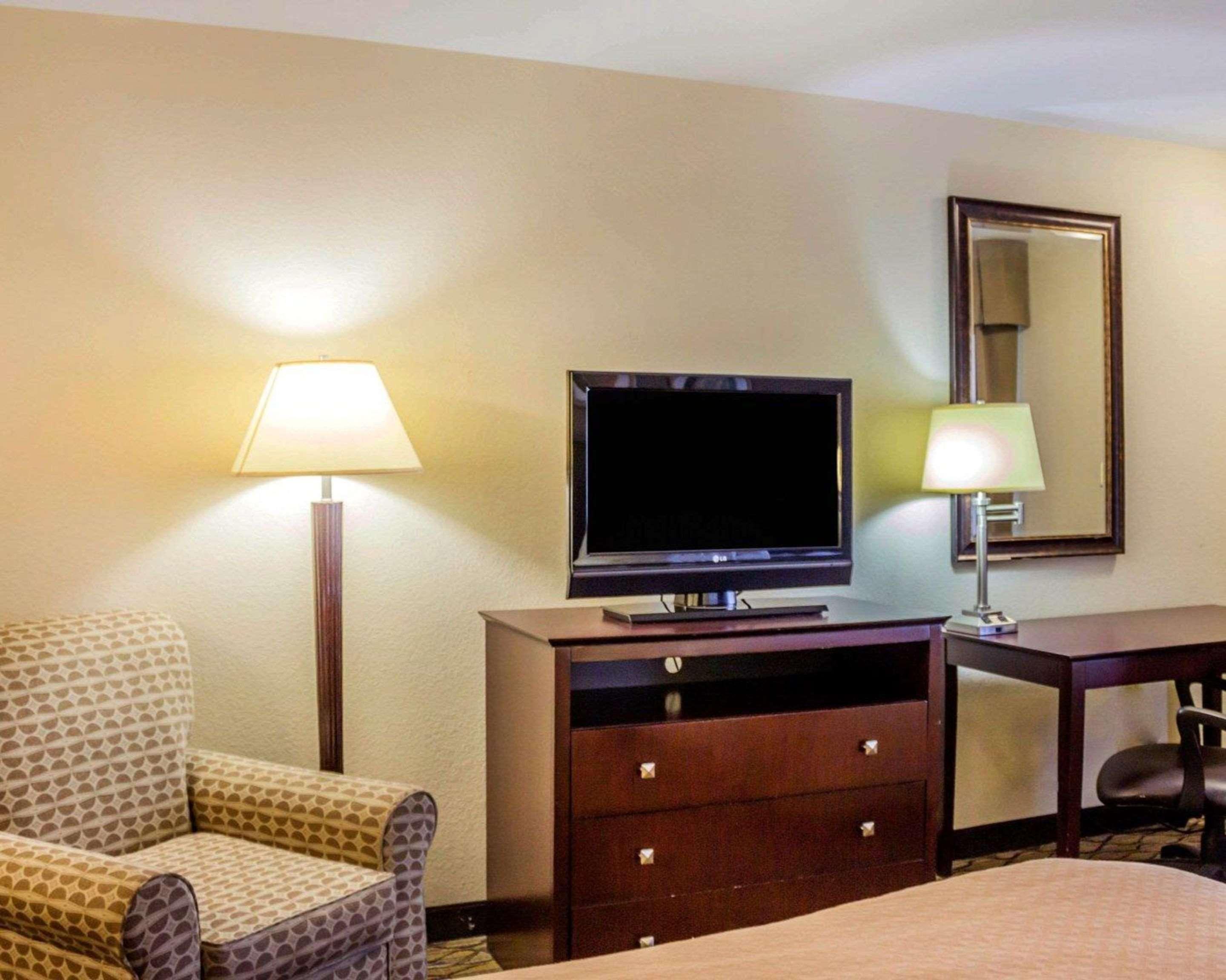 Quality Inn Waterbury Exterior foto